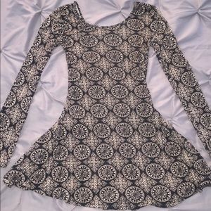 Short long sleeved dress